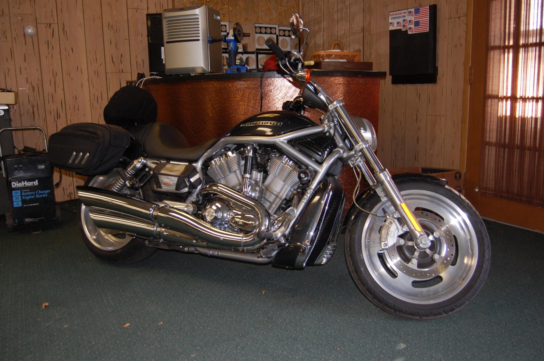 2007 Black /Black Harley-Davidson V-Rod (1HD1HFZ107K) with an 1130 cc V Twin engine, sequential manual transmission, located at 6528 Lower York Road, New Hope, PA, 18938, (215) 862-9555, 40.358707, -74.977882 - Photo #1